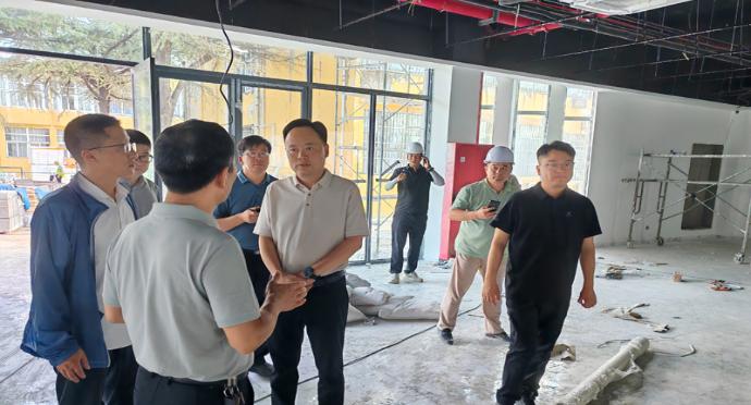 史慶超調(diào)研在建學(xué)校項(xiàng)目建設(shè)工作